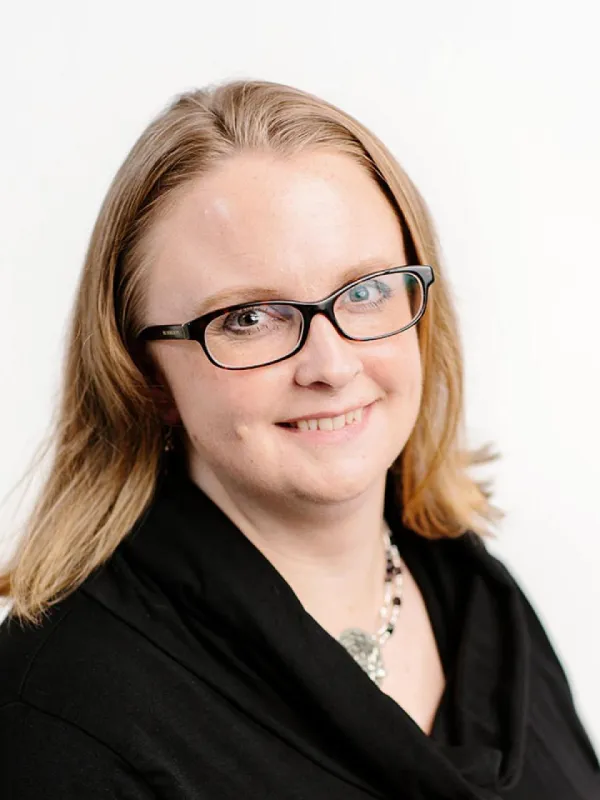 Elizabeth Weiss Headshot